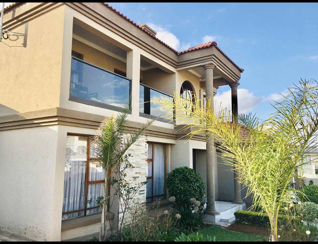 4 BEDROOM HOUSE FOR SALE IN WOODHILL ESTATE